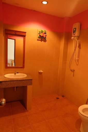 Bathroom 1, Phumin Apartment, Ko Lanta