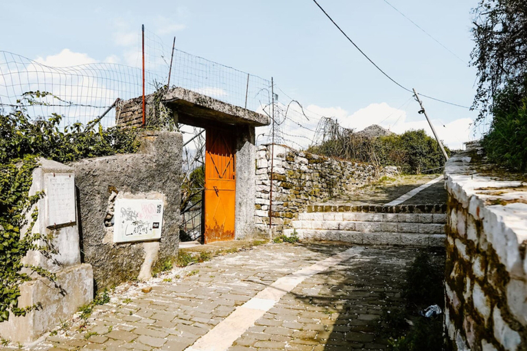 Exterior & Views, City Grove Blooms and Beds 2BR With City Views, Gjirokastrës