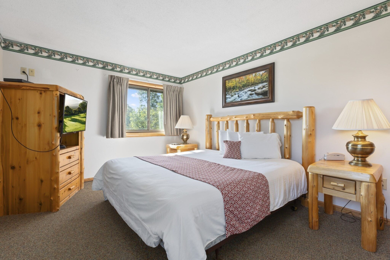 Bedroom 3, Pelican Lakes Motel, Crow Wing