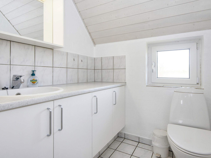 Bathroom 5, 4 Star Holiday Home in Harboore, Lemvig
