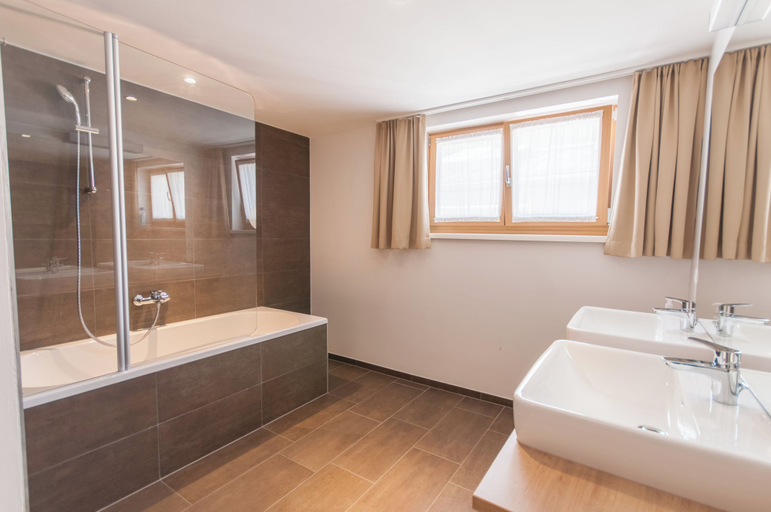 Bathroom 3, Pension Max, Zell am See
