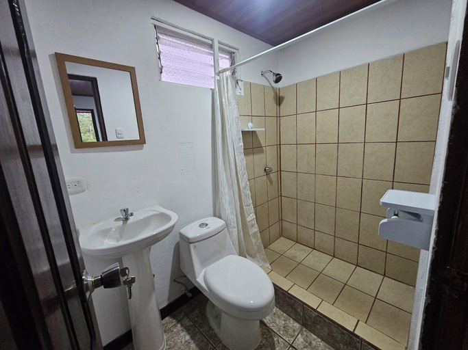 Bathroom 3, Hotel Luna Liberiana, Liberia