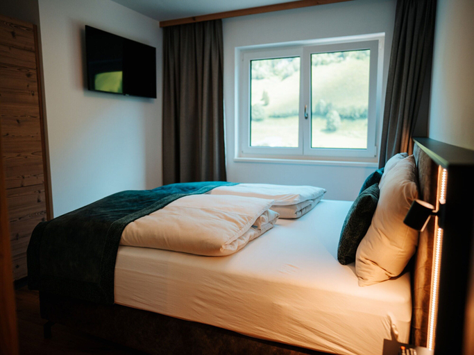 Bedroom 4, Nice Apartment With Balcony, Right on the Skislope, Zell am See