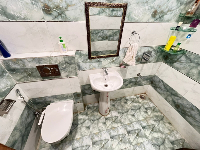 Bathroom 4, GoBravo 37 - 2Bhk Farm with Pool & Garden Sec150 Noida, Gautam Buddha Nagar
