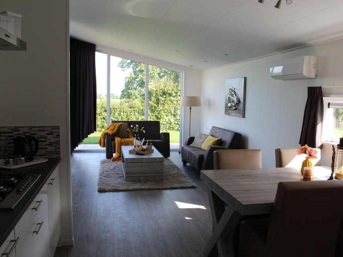 Dining 4, Cozy Garden Home w/ Fireplace, Margraten