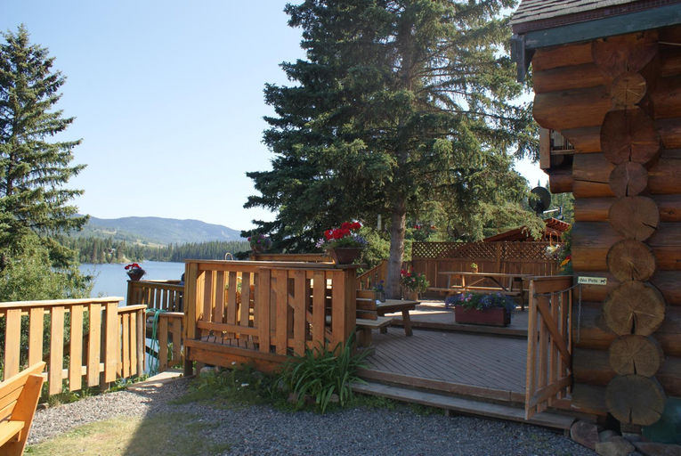 Food & Drinks, Lac Des Roches Resort, Cariboo
