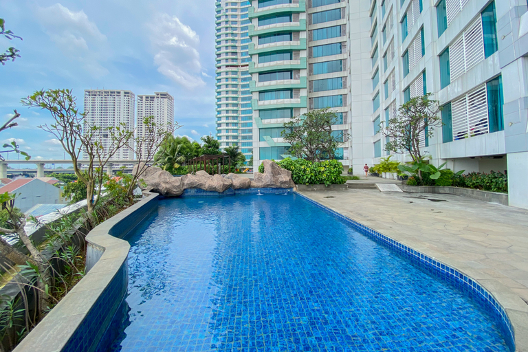 Sport & Beauty, Luxurious and Restful Studio Grand Kamala Lagoon Apartment By Travelio, Bekasi