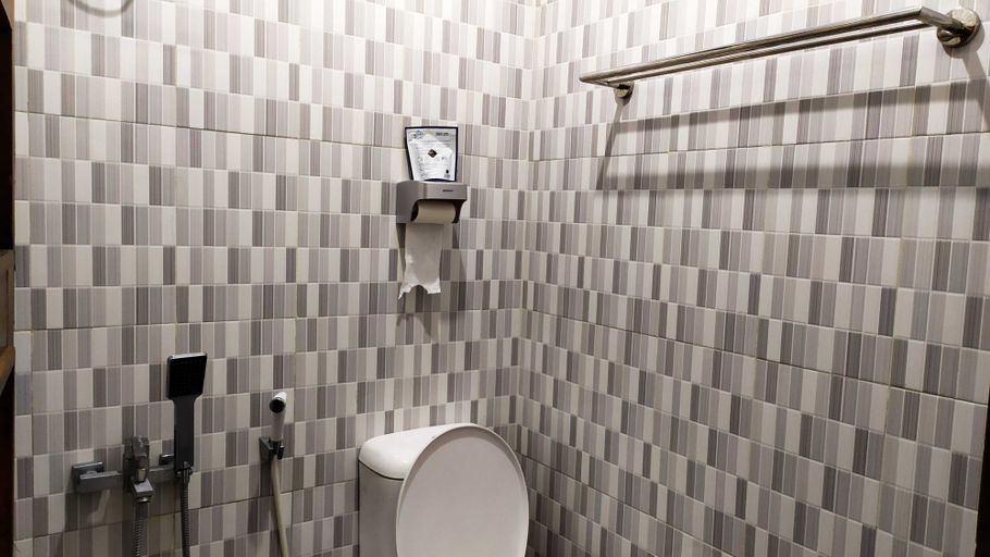 Bathroom 3, Omah Leren Yogya RedPartner, Yogyakarta