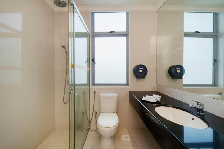 Bathroom 16