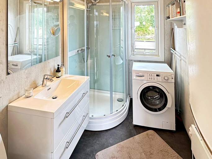Bathroom 3, 9 Person Holiday Home in Korshamn, Lyngdal