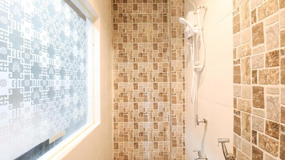 Bathroom 15