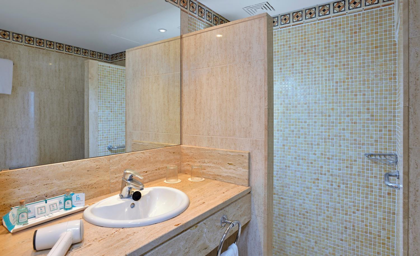 Bathroom 4, Hotel Hispania, Baleares