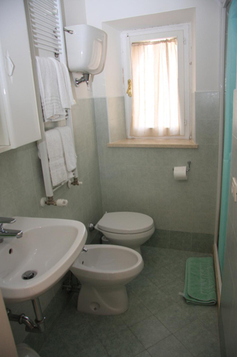 Bathroom 3, Hotel Morlacchi, Perugia