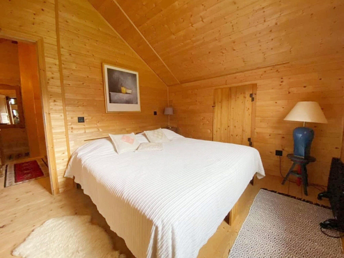 Others 4, Chalet in Rossiniere Near Glacier & Lake, Pays-d'Enhaut
