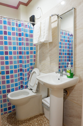 Bathroom 3, Jun's Inn, Oslob