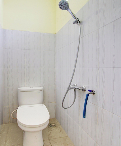 Bathroom 5, Hotel O Sleman Near Bandara Adi Sutjipto Formerly Joglo Sorogenen, Sleman