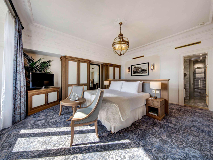 Bedroom 3, Fairmont Le Montreux Palace, Pays-d'Enhaut