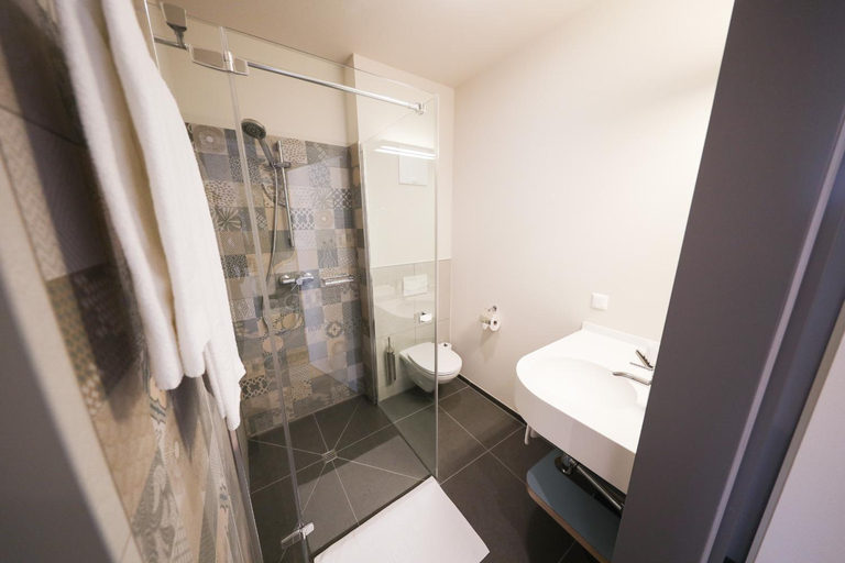 Bathroom, Hotel Tullnerfeld, Tulln