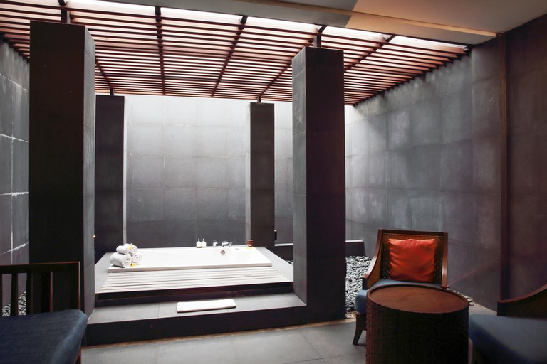 Bathroom 10