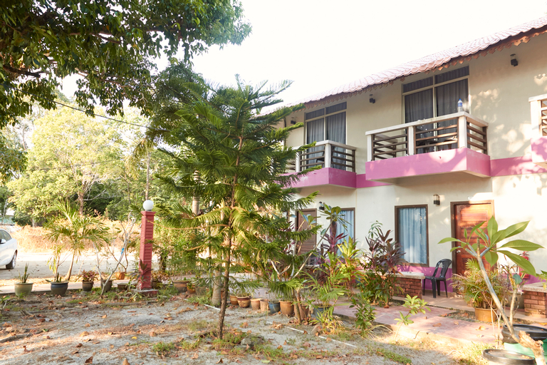 Exterior & Views 27