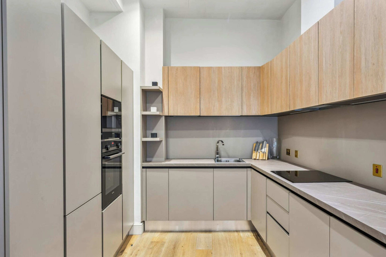Others 5, Elegant Fitzrovian Apartment, London