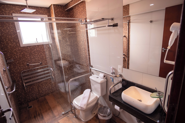 Bathroom 5, Padom Businesse Hotel, Bragança Paulista
