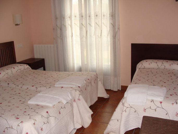 Bedroom 4, Alojamiento Rural La Henera, Burgos