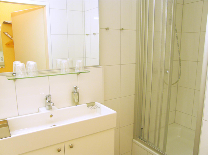 Bathroom 4, Pension Guesthouse Berlin, Berlin