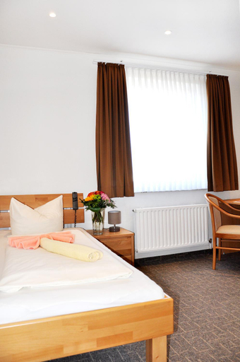 Bedroom 4, Hotel Atlantik, Leer