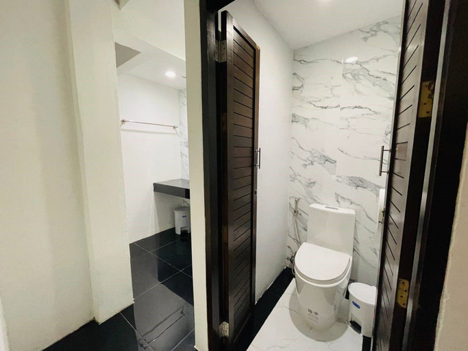 Bathroom 3, Samui Beach Hostel, Ko Samui