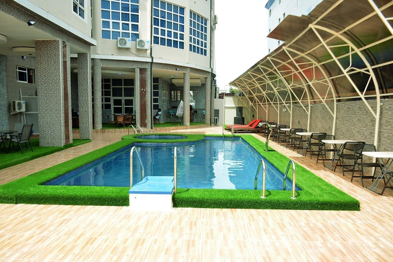 Sport & Beauty 4, Vacation Villa Hotel and Suites, Oshimili South