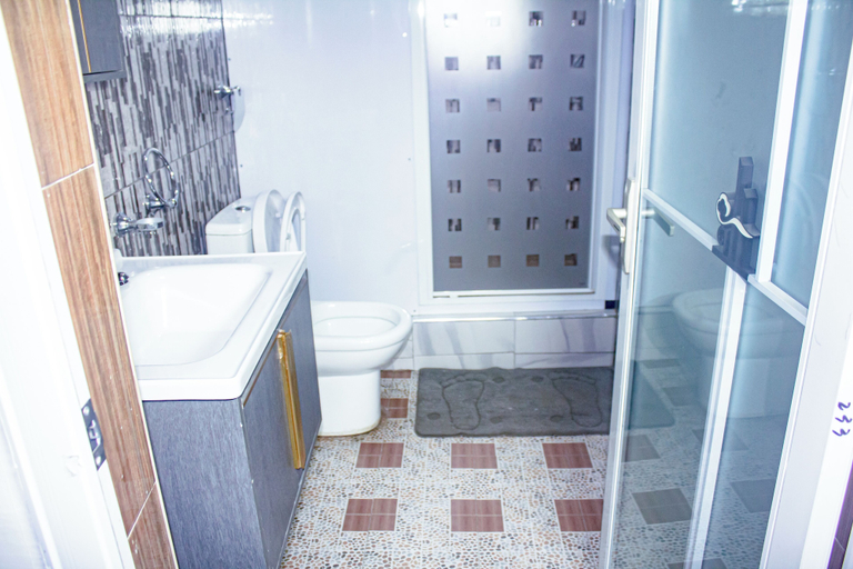 Bathroom, Exclusive Villa in 5 Hideout East Legon, Accra