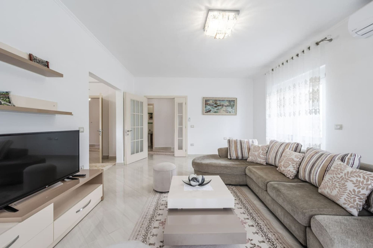 Room 4, Hometown Apartment 1 Spacious 3BR, Gjirokastrës