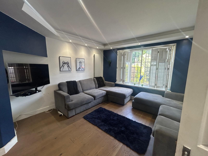 Others 3, SUPERB SNUG studio sleeps 2 south london, London