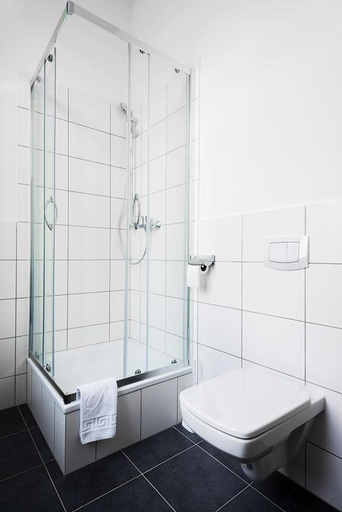 Bathroom 5, Queens Park Hotel, Berlin