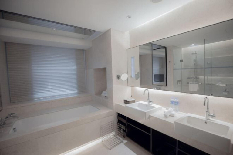 Bathroom 25
