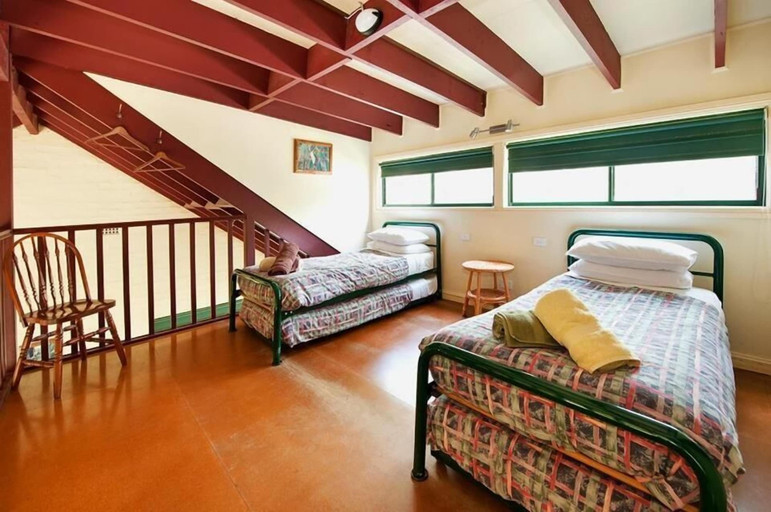 Bedroom 2, Kurrajong Trails and Cottages, Hawkesbury
