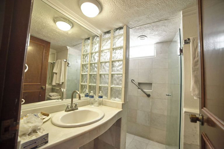 Bathroom 5, Hotel Francis Drake, Campeche