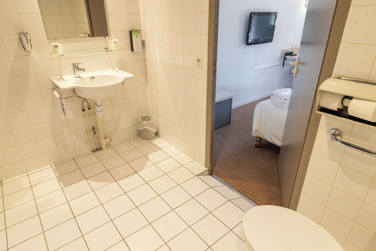 Bathroom 3, Kyriad Direct Auxerre - Appoigny, Yonne