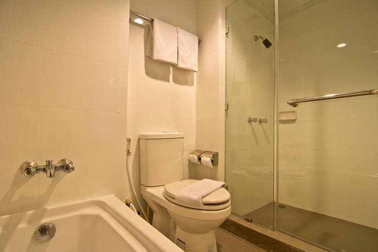 Bathroom 4, Sunshine Vista Hotel, Pattaya