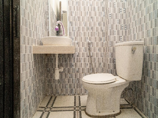 Bathroom 4, RedDoorz near Universitas Merdeka Malang 2, Malang