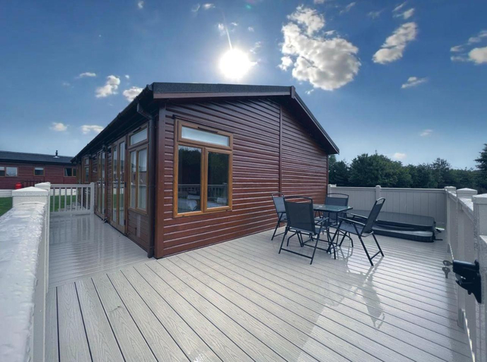 Others 2, Chestnut Lodge With Hot Tub, North Yorkshire