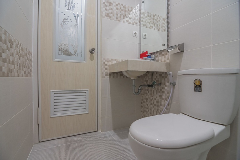Bathroom 4, RedDoorz near MT Haryono Semarang, Semarang
