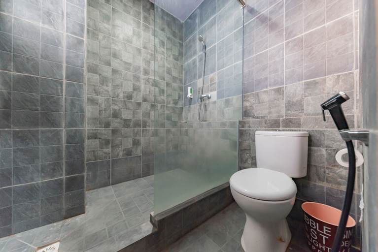 Bathroom 9