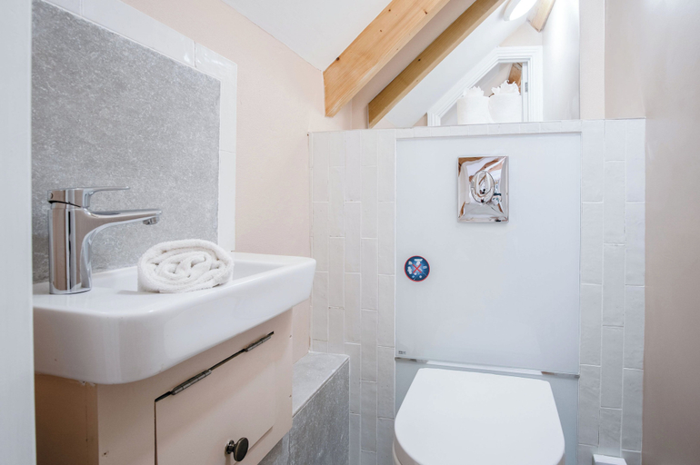 Bathroom 3, Briardene - 2 Bedroom Cottage - Oxwich, Swansea