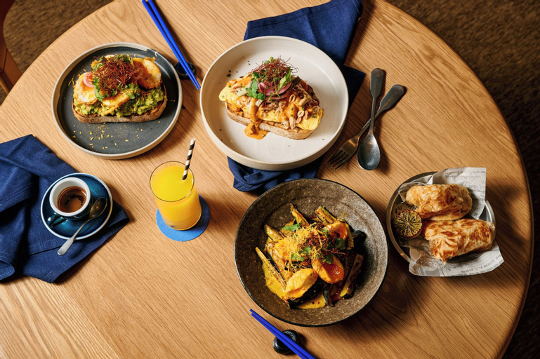 Food & Drinks 6