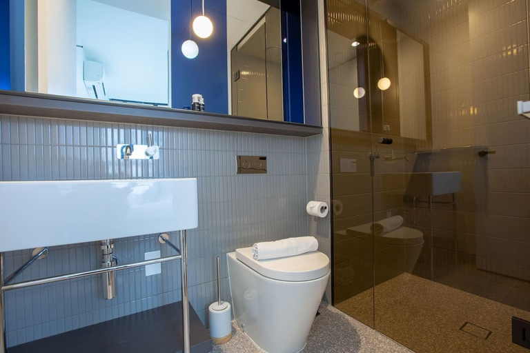 Bathroom 2, Ultimate Cozy 2 Bedroom In Melbourne Centro, Melbourne