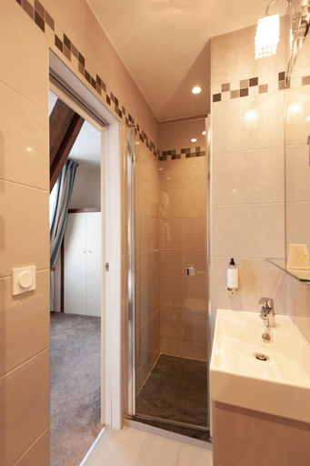 Bathroom 4, Hotel France Albion, Paris