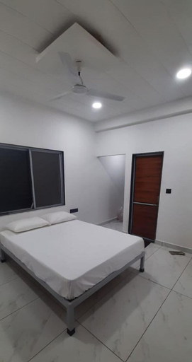 Bedroom 2, Gurukrupa Yatri Niwas, Narmada