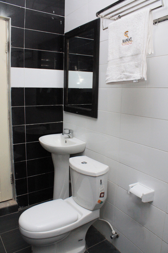 Bathroom 3, Ramat Luxury Hotel, Kwabre